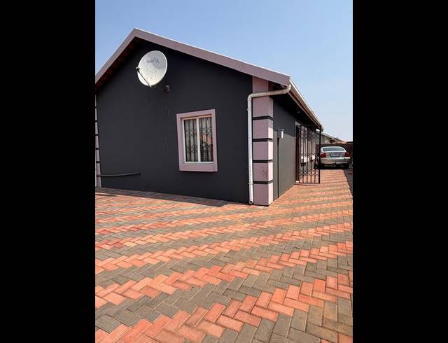 2 BEDROOM HOUSE FOR SALE IN GERMISTON SOUTH